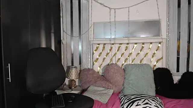 Snapshot of julieta_sweet_ chatting on 10.03.25 julieta sweet  online show from 10.03.25