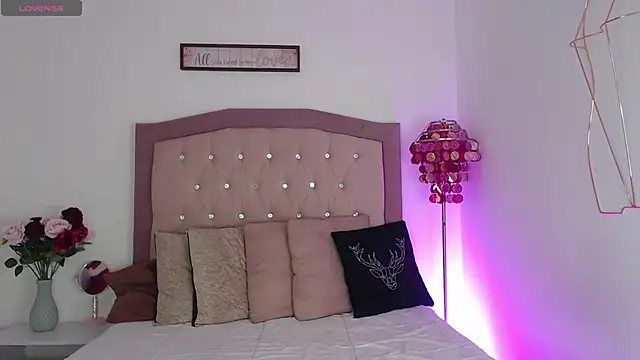 AmelieAndAce online show from 10.06.25