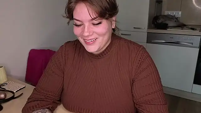 Snapshot of MaeNoir chatting on 10.22.25 MaeNoir online show from 10.22.25