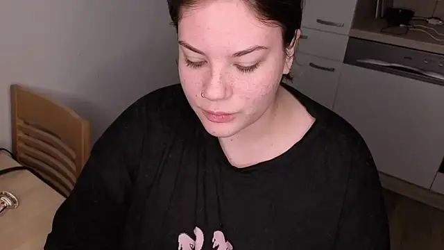 Snapshot of MaeNoir chatting on 11.07.25 MaeNoir online show from 11.07.25