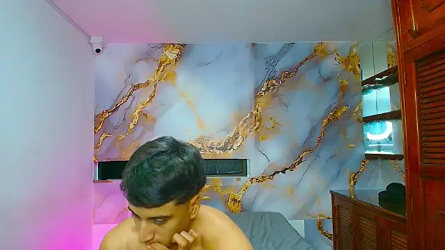 Snapshot of melinaandmateo chatting on 10.12.25 melinaandmateo online show from 10.12.25