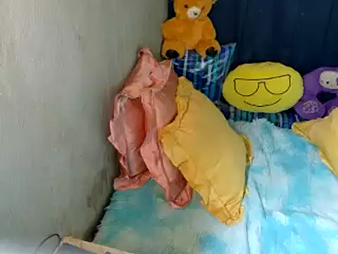 Snapshot of xxloveheart chatting on 11.24.25 xxloveheart online show from 11.24.25