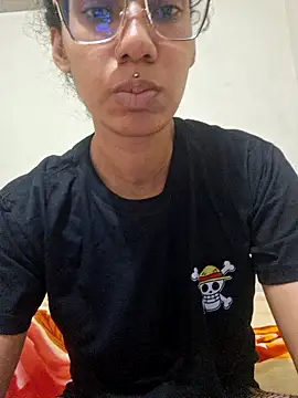 Snapshot of RavenShyfit chatting on 10.20.25 RavenShyfit online show from 10.20.25