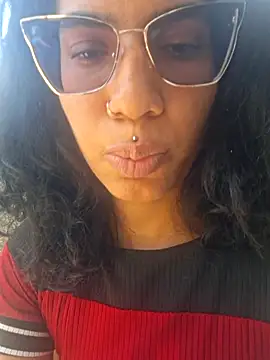 Snapshot of RavenShyfit chatting on 11.09.25 RavenShyfit online show from 11.09.25