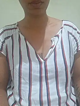 Snapshot of RavenShyfit chatting on 11.22.25 RavenShyfit online show from 11.22.25