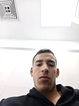 Snapshot of Jose20moro chatting on 11.29.25 Jose20moro online show from 11.29.25