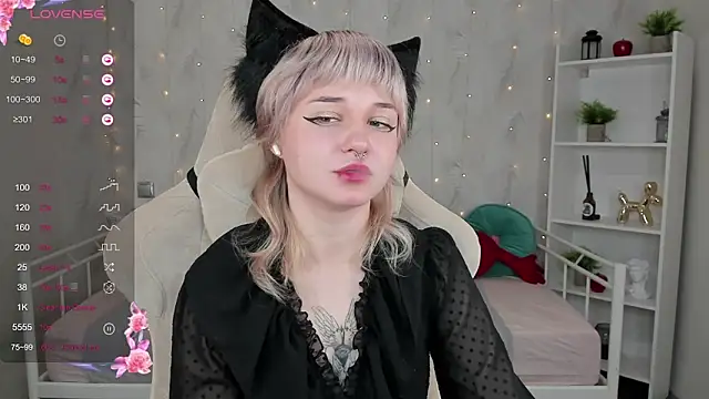 Tori Cutie online show from 10.22.25