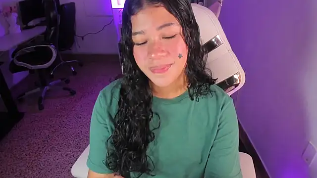 Snapshot of Ivy_nt chatting on 09.23.25 Ivy nt online show from 09.23.25