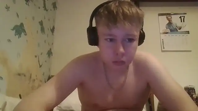 Snapshot of TomasCramp chatting on 10.02.25 TomasCramp online show from 10.02.25