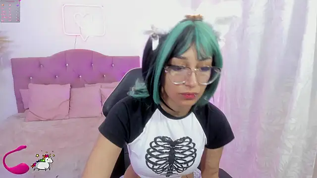 Snapshot of HANNI_TAY chatting on 11.25.25 HANNI TAY online show from 11.25.25