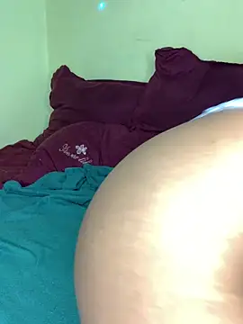 Seductive Yellow Titties online show from 03.30.26