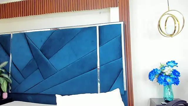 KikaDuque online show from 04.13.26