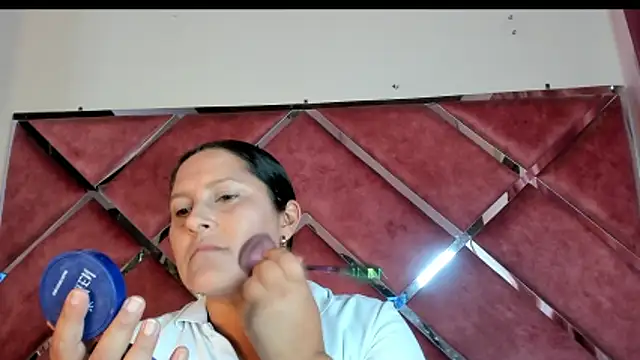 Snapshot of KikaDuque chatting on 06.18.26 KikaDuque online show from 06.18.26