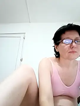 Snapshot of Vera_Elle chatting on 11.30.25 Vera Elle online show from 11.30.25