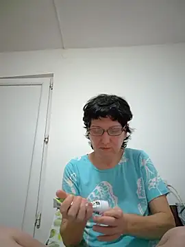 Snapshot of Vera_Elle chatting on 12.14.25 Vera Elle online show from 12.14.25