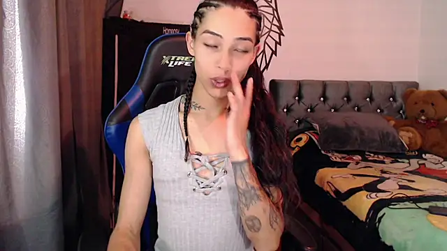 Snapshot of Sweet-Cris chatting on 10.09.25 Sweet-Cris online show from 10.09.25