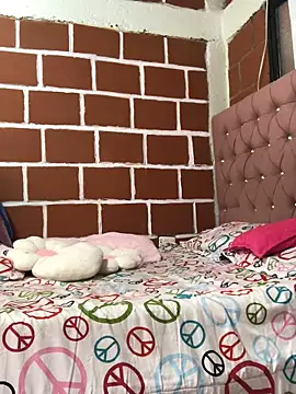 Rachellcooperrr online show from 04.04.26