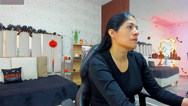 Snapshot of BLUE_TAY1 chatting on 10.14.25 BLUE TAY1 online show from 10.14.25