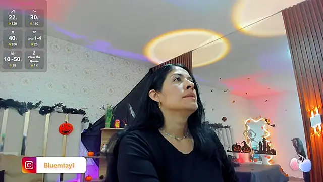 Snapshot of BLUE_TAY1 chatting on 10.17.25 BLUE TAY1 online show from 10.17.25