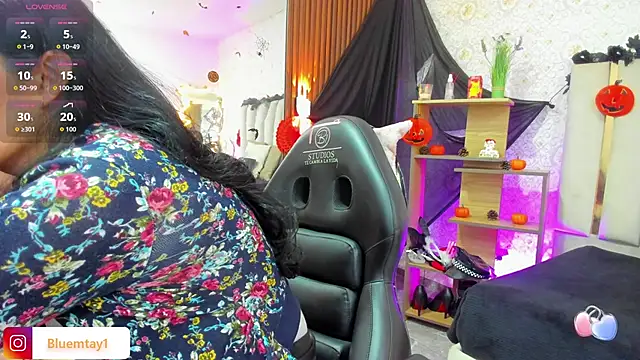 Snapshot of BLUE_TAY1 chatting on 10.23.25 BLUE TAY1 online show from 10.23.25