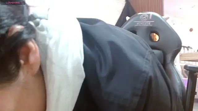 Snapshot of BLUE_TAY1 chatting on 11.02.25 BLUE TAY1 online show from 11.02.25