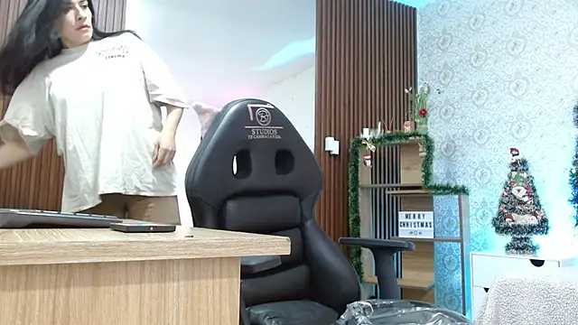 Snapshot of BLUE_TAY1 chatting on 11.22.25 BLUE TAY1 online show from 11.22.25