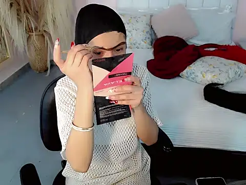 nathalialoes1 online show from 10.22.25