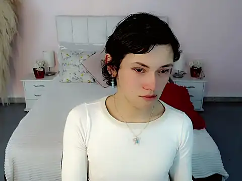 nathalialoes1 online show from 10.25.25