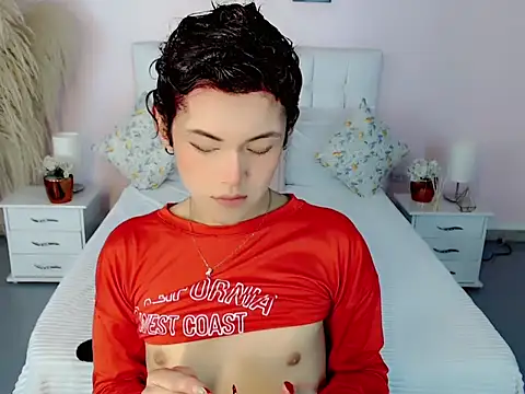 nathalialoes1 online show from 10.27.25