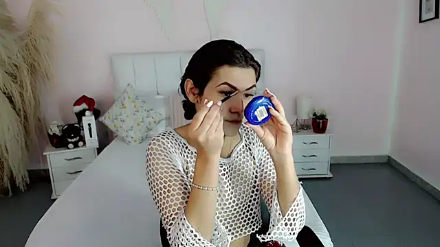 nathalialoes1 online show from 12.20.25