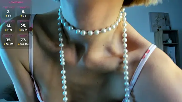 Ice Strawberry online show from 11.20.25