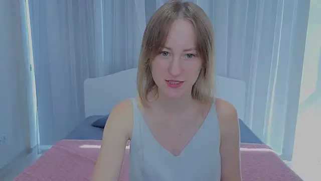 LuluChiiii online show from 09.18.25