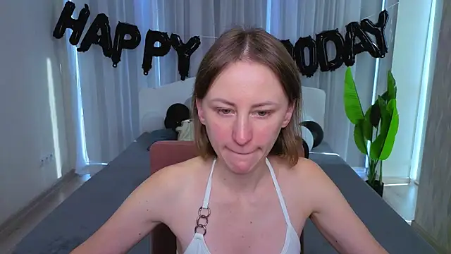 LuluChiiii online show from 11.02.25