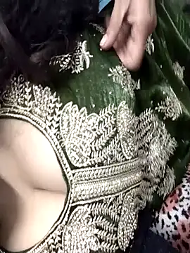 Cute Anupma online show from 12.04.25