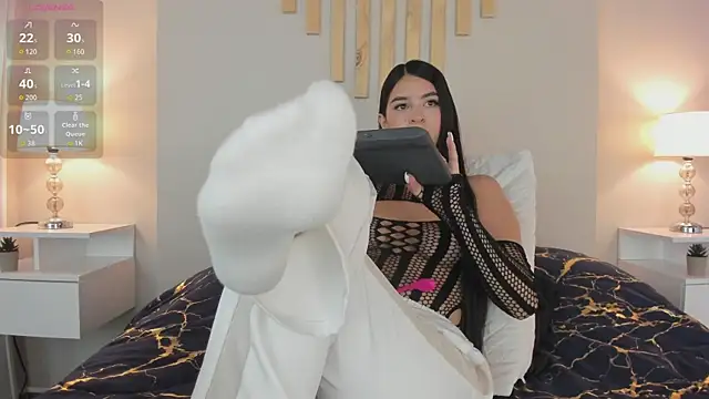 natachadiaz  online show from 10.18.25