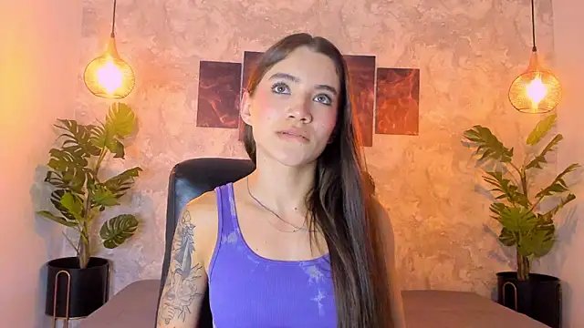 Snapshot of aitana_baker_ chatting on 12.15.25 aitana baker online show from 12.15.25