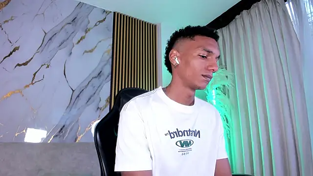 Snapshot of JulienSaint chatting on 07.18.26 JulienSaint online show from 07.18.26