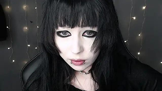  LUCY LAVE online show from 04.16.26