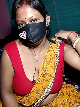 Snapshot of Hotty-rosni chatting on 10.25.25 Hotty-rosni online show from 10.25.25