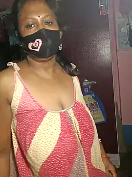 Snapshot of Hotty-rosni chatting on 10.28.25 Hotty-rosni online show from 10.28.25