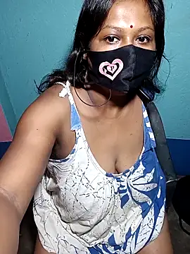 Snapshot of Hotty-rosni chatting on 10.30.25 Hotty-rosni online show from 10.30.25