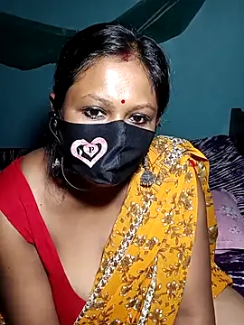 Snapshot of Hotty-rosni chatting on 10.31.25 Hotty-rosni online show from 10.31.25