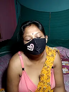 Snapshot of Hotty-rosni chatting on 11.04.25 Hotty-rosni online show from 11.04.25