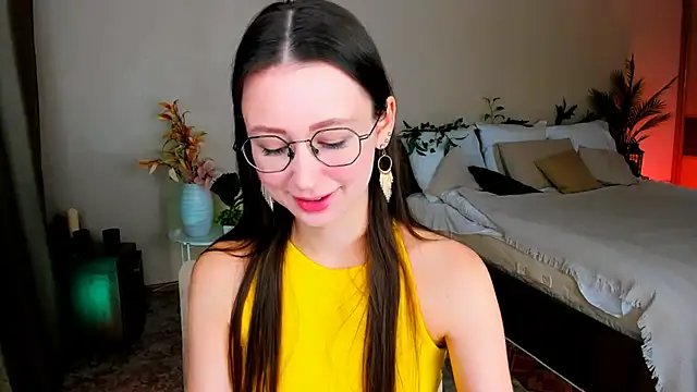 YourLovellyStory online show from 12.02.25