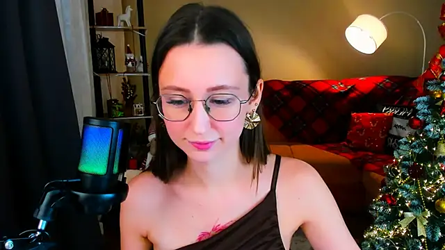 YourLovellyStory online show from 12.15.25