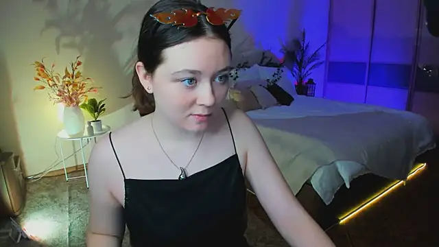 AlluringLookk online show from 11.13.25