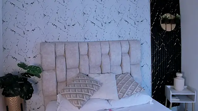 LauMiller online show from 09.26.25