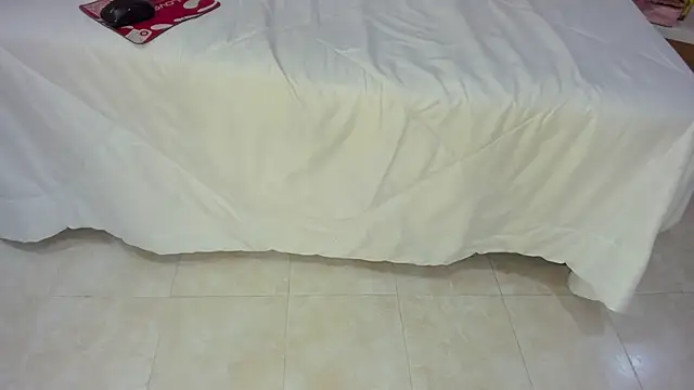 Bella Miia online show from 09.10.25