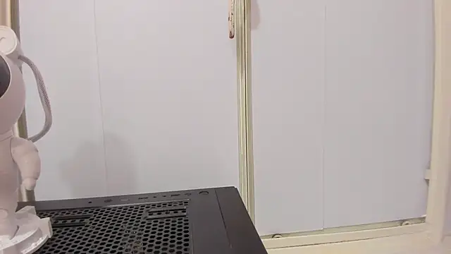 Bella Miia online show from 10.30.25