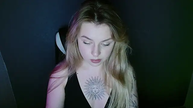 AngelicaHollywood online show from 11.18.25